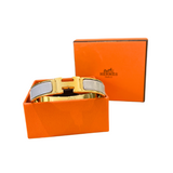 01_IHRSCHMUCK_Hermès Clic H Armreif, Farbe: nude_hell grau in Gelbgoldene Farbe, Größe: 1,00cm